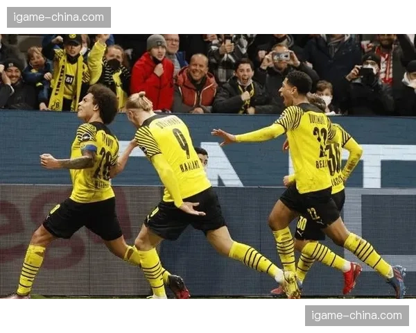 德甲争冠格局:拜仁领先优势缩小,多特六连胜紧追 德甲争冠格局:拜仁领先优势缩小,多特六连胜紧追