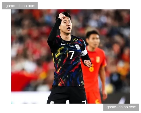 孙兴慜单刀被扑，随后补射中柱，热刺错失扳平良机