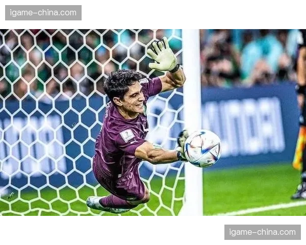 即时战报：塞维利亚门将布努神勇扑救，力保球门不失